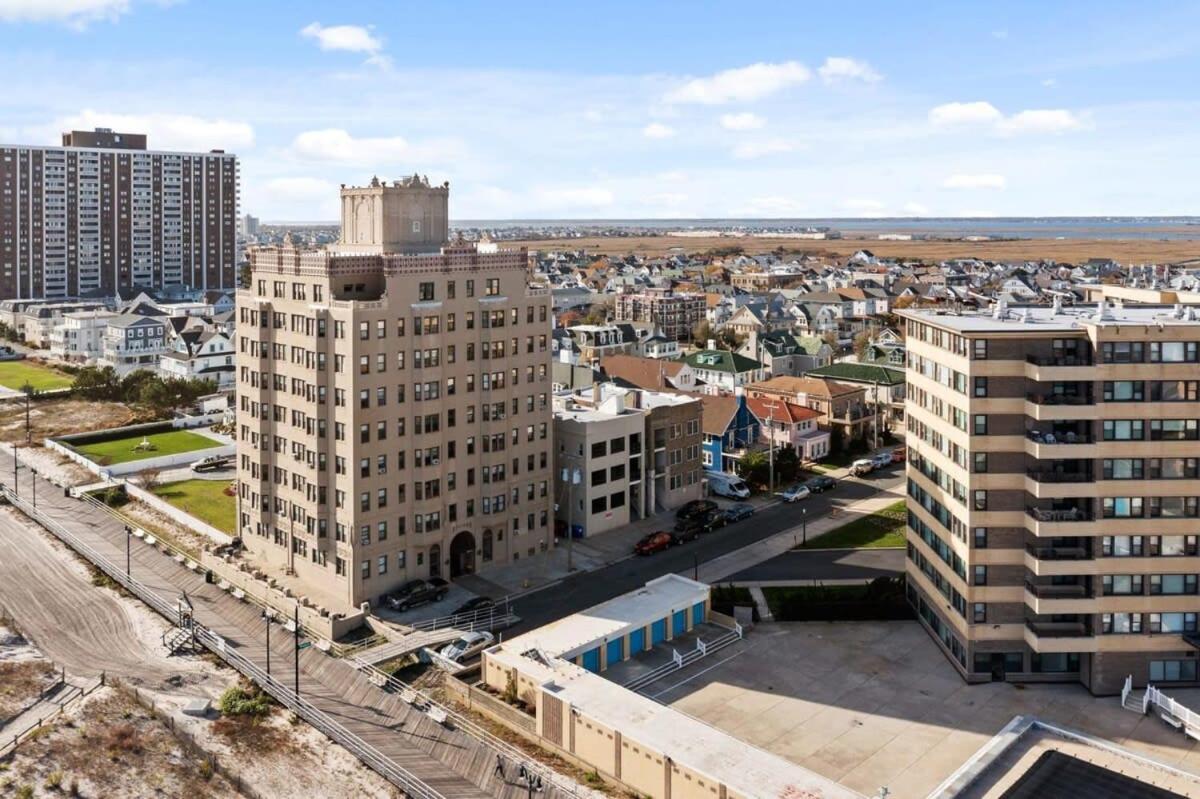 Modern 4Br 2Ba Apt Steps To The Beach Open Living Атлантик Сити Экстерьер фото